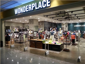 WONDERPLACE服装店安装防盗仪